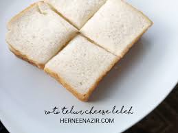 Ambil sekeping roti dan leperkan roti dengan menggunakan roll kayu. Ddhn Resipi Roti Telur Cheese Leleh