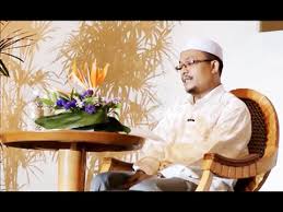 Комедийният и релаксиращ подход, използван от datuk ustaz kazim, може да привлече много публика от различни среди. Lawak Suami Buat Ayat Kesian Nak Pujuk Isteri Ustaz Kazim Elias Lawak Youtube