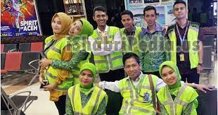 Oct 12, 2019 · ada yang menyebutnya pasasi, staff penerbangan, ground handling, staff airlines, ground staff, staff bandara bahkan ada yang menyebut profesi ini dengan julukan pramugara/i darat. Apa Saja Jenis Pekerjaan Di Bandara Baca Ulasan Lengkap Artikel Berikut Ishabripedia Us