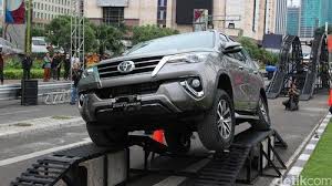 Menanjak 47 Derajat Pakai All New Fortuner Cuma Bisa Lihat Langit Suv Toyota Kendaraan