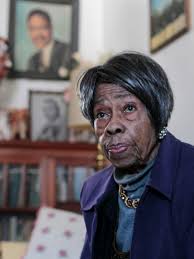 Vernice Warfield, 100, wins 2015 'W' Award from RWN