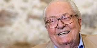 Aucune de ses trois filles n'était au courant, a précisé l'entourage de marine le pen. A 92 Ans Jean Marie Le Pen Epouse Religieusement Sa Femme Jany Sa Fille Marine Pas Au Courant