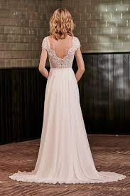 Bei der auswahl unserer brautkleider und abendkleider legen wir viel wert auf moderne, einzigartiges design, feinste stoffe und materialien, hochwertige verarbeitung, qualität und nachhaltigkeit. Brautkleider By Elisabeth Passion Nur Bei Festtruhe Brautmode Koln
