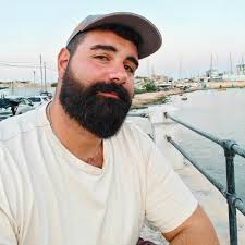 Hello Im Anne! 😊 I'm new to Barcelona. I was wondering if anyone knows of  any part time jobs or maybe some volunteering I could do? just something to  get out of