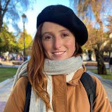 Amelia Cox's Instagram, Twitter & Facebook