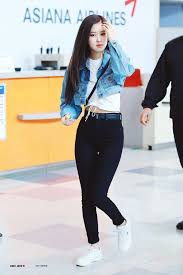 25 Kpop Idols Who Look Stunning Wearing A Denim Jacket Kpop Chingu Mode Korea Denim Fashion Model Pakaian