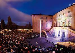 Anche quest'anno si riapriranno le porte della casa di babbo natale. I Mercatini Di Natale A Govone In Piemonte Date 2019 E Programma