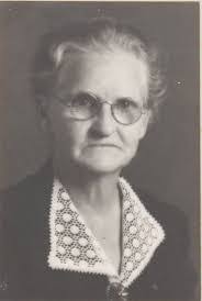 Carrie Harp's Instagram, Twitter & Facebook