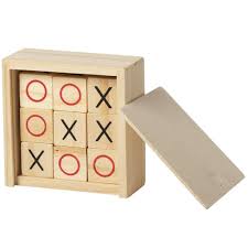O jogo do galo pode ser jogado com um papel e lápis por dois jogadores que alternadamente vão desenhando um x e um o numa grelha de tamanho 3 x 3. Cubos Jogo Do Galo Misterius Pt