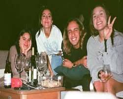 In 2012 on twitter a fan asked her quanto você tem de altura?, to which she gave her height: Bruna Marquezine Birthday Real Name Age Weight Height Family Contact Details Boyfriend S Bio More Notednames