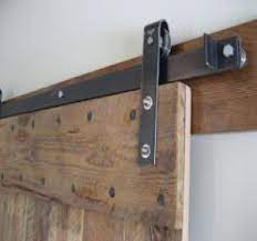 Porte Coulissante Sur Rails Decouvrez Les Dernieres Tendances Quincaillerie De Porte De Grange Rail Porte Coulissante Porte Coulissante Interieur