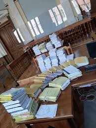 În partea de jos o să aveți o selecție a dosarelor cu numărul introdus de la toate instanțele din raza curții de apel pitesti pe unde a fost înregistrat dosarul. Un JudecÄtor Clujean TransportÄ Dosarele Cu CÄrucioarele De La Kaufland Volumul De MuncÄ E UriaÈ Foto Stiri De Cluj