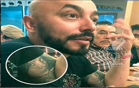 Lupillo rivera tomó la decisión de borrarse el tatuaje del rostro de belinda por respeto a su actual pareja, su prometida giselle soto, así lo reveló en un video que compartió en su cuenta de instagram, en el que se aprecia el proceso para desaparecerlo de su brazo. Lupillo Rivera Se Tatuo La Cara De Belinda En El Brazo El Grillo