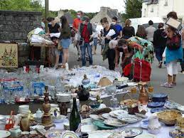 Vide grenier autour de moi. Ambiance Le Retour Des Vide Greniers Dans Les Rues De Bobital Pres De Dinan Le Petit Bleu