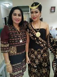 Baju tradisional @ muzium istana kesultanan melaka, malaysia. Baju Tradisional Belu Ntt Get Pakaian Adat Nusa Tenggara Timur Lengkap Gambar Dan Koleksi Video Belu Ntt Terbaru Sinawanggto