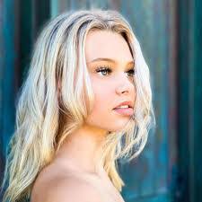 Michelle Ivie's Instagram, Twitter & Facebook