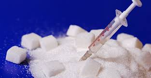 Glikoz basit yapılı şeker molekülleri olan monosakkaritlerdendir.monosakkaritler birleşerek daha karmaşık yapıda olan glikojen ve nişasta gibi karbohidratları yaparlar. Glukoz Nedir Ne Ise Yarar Maksatbilgi