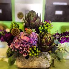 We design bouquets the french way, with elegance and according to the seasons. The Urban Orchid
