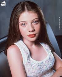 This one hurts 💔 Michelle Trachtenberg was a staple in so many of our  childhoods. Whether she was solving mysteries in 'Harriet the Spy,' chasing  her dreams in 'Ice Princess,' giving us