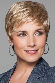 Wśród nich królują przede wszystkim pixie cut, bob i fryzura na chłopaka. Pin On Fryzura Panny Mlodej