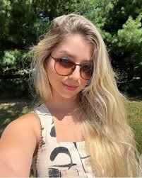 If you want to chat with me, send me a friend request message in my inbox