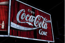 Coca Cola Kola Degil Mutluluk Satiyor Tozlu Mikrofon