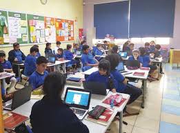 تكنولوجيا التعليم بيئة ذكية على مقاعد الدراسة عبر الإمارات ديارنا البيان