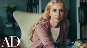 Franca, an ageless 66, was born in mantua. The Homes Of Vogue Italia S Late Franca Sozzani Architectural Digest Youtube