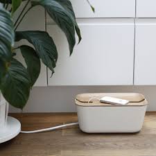 Une Jolie Boite Cache Cable Et Range Cable Design Cache Cable Organisateur De Cable Range Cables