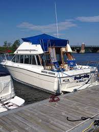 28 Bayliner Contessa 1984 Powerboat Comfortable Boat With Flybridge Upper And Lower Helm Stations Single Gmc V8 Vo Boat Auctions Cruiser Boat Power Boats