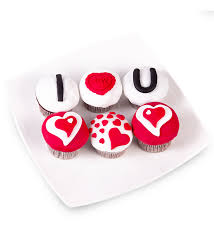 Ab sofort haben sie nun die möglichkeit, ihre torte ganz bequem von dort aus zu bestellen, wo sie gerade sind. Verliebte Muffins Und Cake Pops Von Frutiko Cz