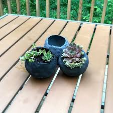 Make these pretty diy concrete planters with a cheap bag of concrete mix. Pigmented Mini Cement Balloon Planters Tutorial Artsy Pretty Plants