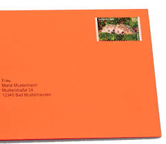 Standardbrief, kompaktbrief, großbrief, maxibrief und die postkarte. Briefmarken Kleben Mailings Mit Echten Briefmarken