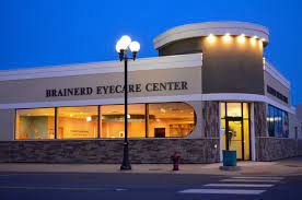 He comanages with ocular surgeons to provide comprehensive eye and vision care working with cataract, retinal, refractive, and oculoplastic specialists. Brainerd Eyecare Center
