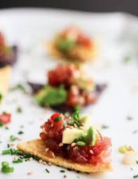 Recette Les Petites Bouchees Au Tartare De Thon Et Avocat Recette Bouchee Tartare Thon Avocat Food Food Inspiration Pinterest Recipes