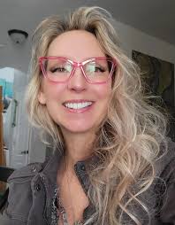 سأخبركِ بسر … متابعه للبروفايل أصدقائي 🎶 #عمان #اقتباسات #الاردن #روايات  #ريلز #خواطر #عبارات #عبارات_جميلة #حب #love #quotes #quote #reels #fyp  #fypシ #foryou #foryoupage #followforfollowback #followers #story #life  #كتاباتي #كتب #jordan