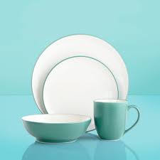 26.67cm) dinner plates have a clean white overall color and dark blue wavy stripes. 9 Best Dinnerware Sets Of 2021 Top Reviewed Plate And Dish Sets