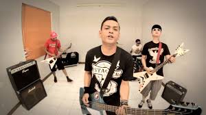 The core band will shift accordingly as the potential well deepens (called entrapment, t). Songtext Rotten To The Core Happy Musikguru