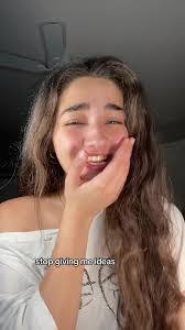 Mia Hopper's Instagram, Twitter & Facebook