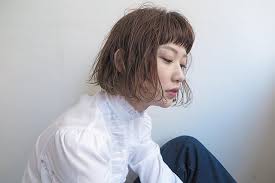 おでこが狭い女性に似合う前髪まとめ 女性らしさがupするヘアスタイルをご紹介 folk 似合う前髪 おでこ狭い 前髪 ヘアスタイル