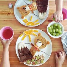 Samantha Lee Specialiste Du Food Art Recree Dans Les Plats De Ses 2 Filles De Veritables Tableaux Nourriture Pour Enfants Nourriture Drole Cuisine Creative