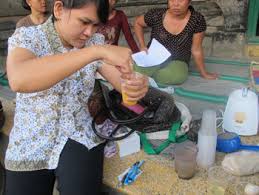 Biasanya selalu ditambahkan buah asam yang masak. Balai Pengkajian Teknologi Pertanian Bali