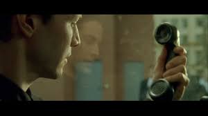 Publicist stuart shepard finds himself trapped in a phone booth, pinned down by an extortionist's sniper rifle. The Sci Fi Gene March 2018