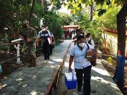 Tienes que llevar una identificación oficial que acredite que eres residente del estado de puebla. Inicio La Vacunacion Contra La Covid 19 Para Las Y Los Maestros De Campeche Instituto De Salud Para El Bienestar Gobierno Gob Mx