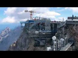 Melden sie sich jetzt für einen coronatest im testzentrum an der seilbahn zugspitze an. Zeitraffer Bergstation Seilbahn Zugspitze Youtube