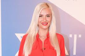 Jun 03, 2021 · h λάουρα νάργες λίγες ώρες μετά την εμφάνισή της στην εκπομπή της σταματίνας τσιμτσιλή όπου μίλησε για την απώλεια των 13 κιλών της σε 1,5 μήνα, δέχτηκε αρκετά μηνύματα από τους διαδικτυακούς. H Laoyra Narges Milhse Prwth Fora Gia Th Maxh Ths Me Th Boylimia Kai Ta Sxolia Gia Thn Emfanish Ths