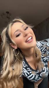 Fiona Wiley's Instagram, Twitter & Facebook