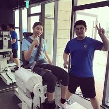 초중시절 작은 키 (중학시절 165cm, 중3때는 170cm까지 성장) 때문에 벤치신세를 면하기 어려웠고. ê¹€ì—°ê²½ ì–µëŒ€ì—°ë´‰ ì‹¤ì œí‚¤ ê²°í˜¼