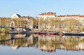 Programmation boite ayers rock boat : 30 Amazing Things To Do In Lyon France Bucketlist Bri