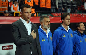 Andriy shevchenko war in der saison 2019/2020 trainer von andriy shevchenko wurde am 29.09.1976 geboren. Aus Schewtschenko Stellt Sich Ein Interessanter Trainer Heraus Er Hat Den Stil Der Ukrainischen Nationalmannschaft Verandert Den Kader Verjungt Will In Mailand Arbeiten Yarmolenko Oleksandr Zinchenko Team Ukraine